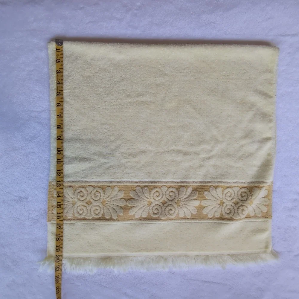 Vintage Cannon Monticello Bath Towel Yellow Santa Cruz Sculpted Floral Fringed
